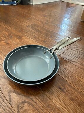 greenpan Valencia pro cermaic nontoxic nonstick frypan set 9 1/2 and 11 in